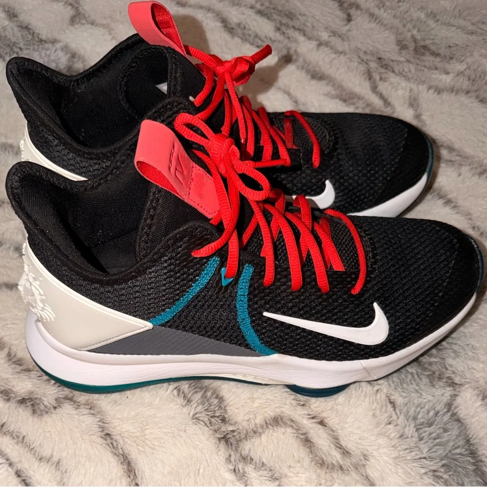 Men’s Nike LeBron Witness 4